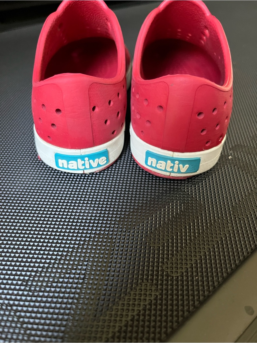 Red Native shoes - Picture 5 of 5